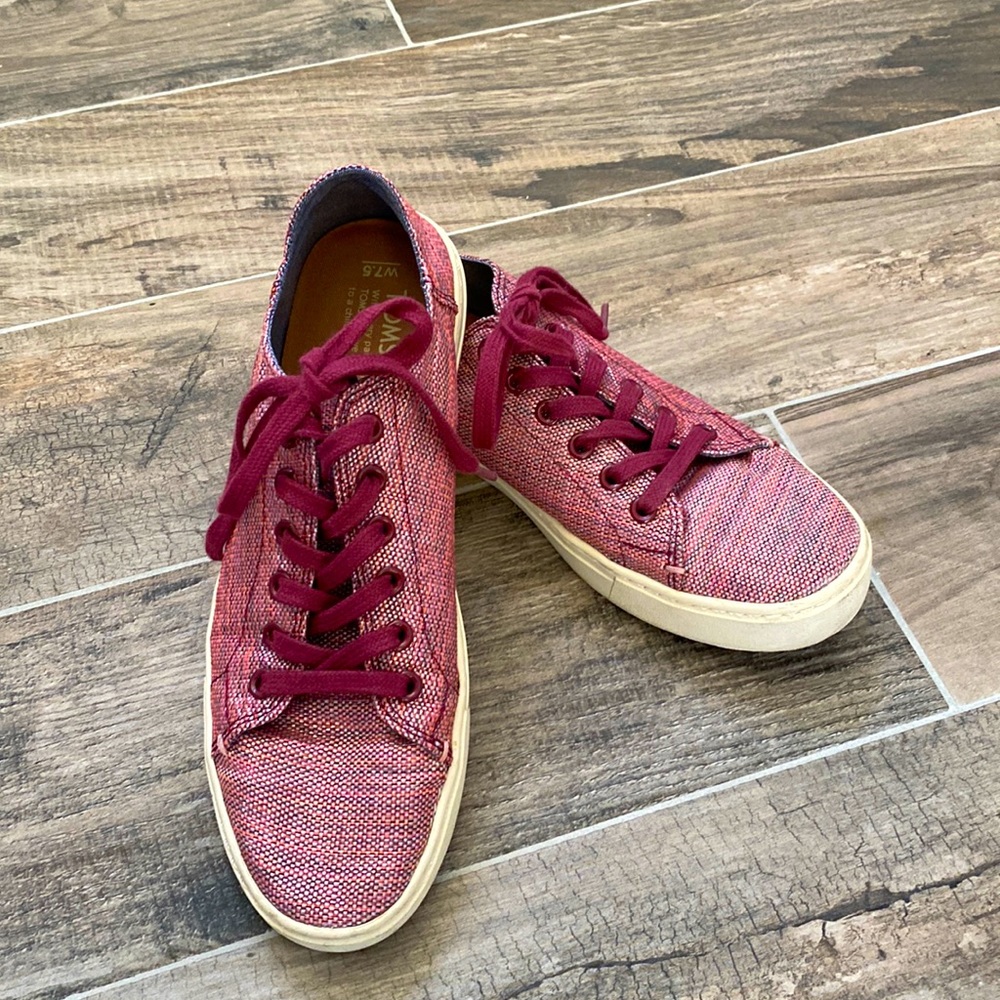 Tom’s Sneakers